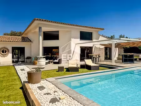 propriété 5 pièces 178 m²