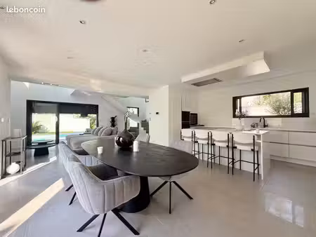 villa 5 pièces 130 m²