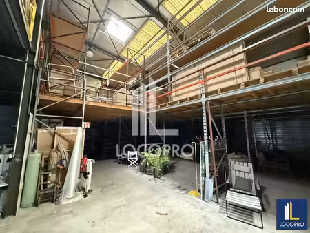 local d'activité 2 102 m²