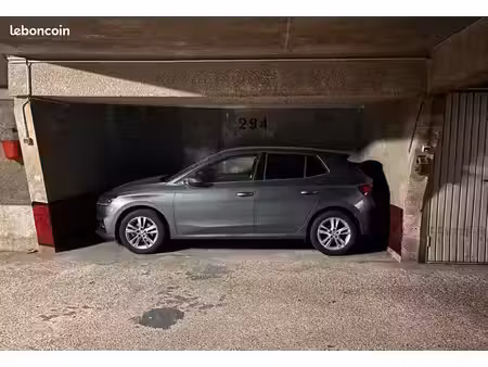 parking 1er ss - wagram/ampère - idéal citadine