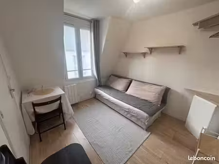 studio (13m2 + cave) à pigalle