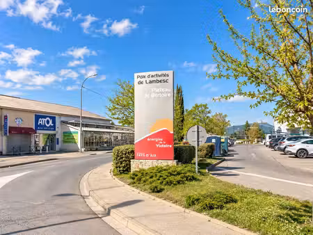 local 840 m² lambesc