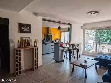 ? t3 rénové avec 2 terrasses  garage et cave – ussel