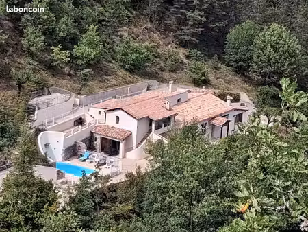 magnifique propriété avec vue exceptionnelle sur castelanne et les gorges du verdon