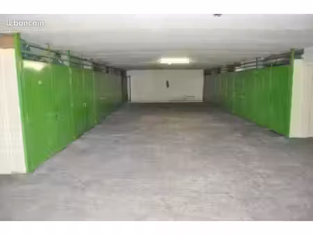 lots de box fermés et loués (de 5 à 50) à paris 11