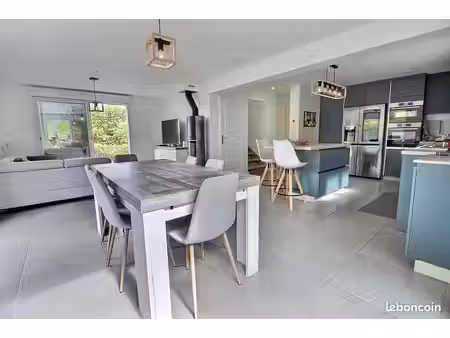 villa 8 pièces 180 m²