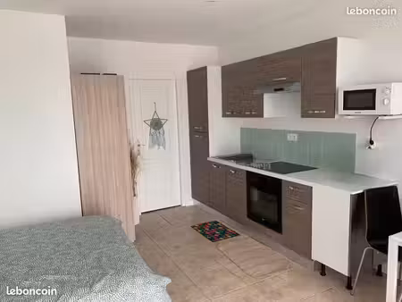 grand studio climatisé et entièrement meublé de 27 m2