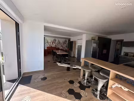 chambre dans maison partagée