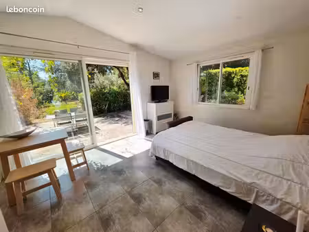 appartement meublé et climatisé (eau  électricité  internet inclus) - nimes