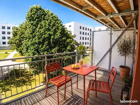 studio haut de gamme meublé refait à neuf  résidence récente  avec balcon et parking