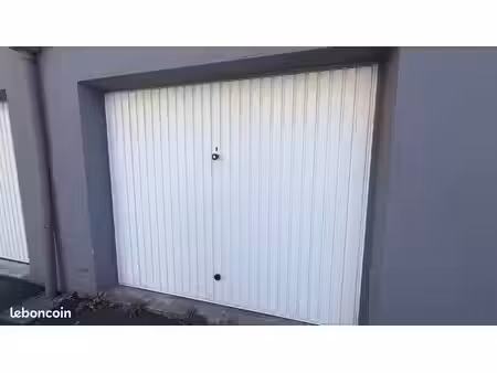 loue garage fermé et sécurisé