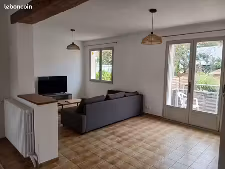 maison disponible uniquement meublee état neuf avec garage  cellier et sur sous-sol