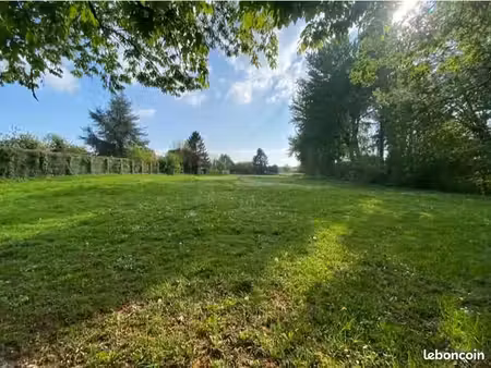 terrain 3500m2 à louer en bordure de rivière