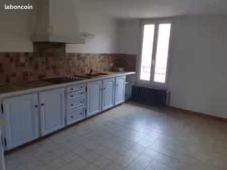 loue bel appartement de 100 m2