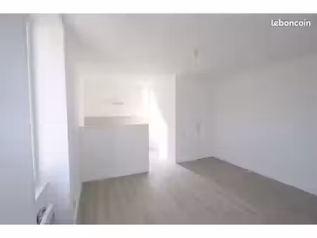 studio calme  lumineux et récemment rénové