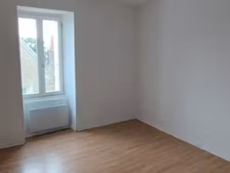 joli t2 de 42 m2 centre-ville quimperlé