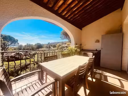 appartement 42m2 avec terrasse d’octobre à avril à grimaud
