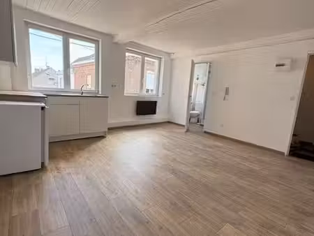 location studio 25 m² – plein centre-ville d’hazebrouck – 1er étage