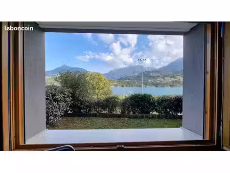 tout confort  au bord du lac  jardin  garage et cave