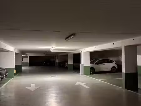 place de parking sécurisée