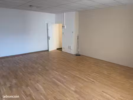 bureau rénové 37 m² – saint-fons – climatisation