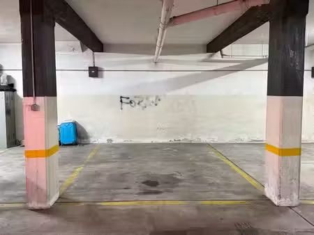 box ( parking )