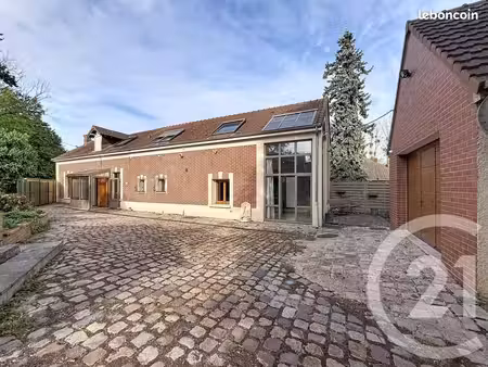maison 8 pièces 147 m²