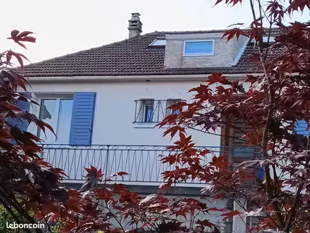 belle maison agréable et lumineuse