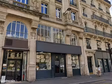 commerce 137 m²