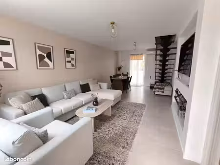 maison entièrement rénovée avec jardin  terrasse idéalement située
