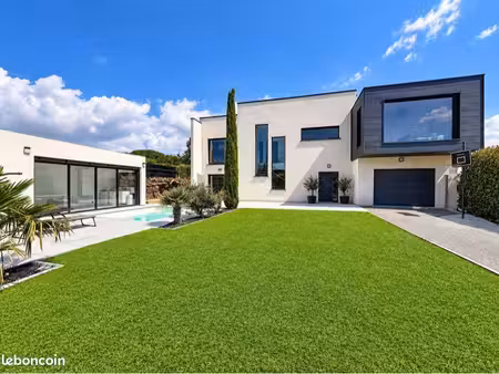 villa 167m2 avec piscine et pool house
