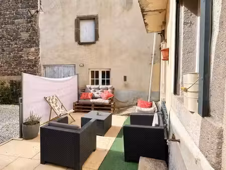maison de ville 62 m2 avec terrasse et grange - mozac centre