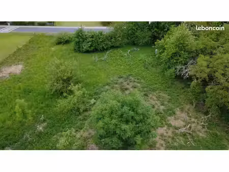 terrain 3 082 m² sugeres