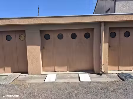 parking/box 14 m² clermont-ferrand