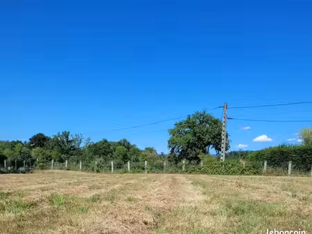 terrain à bâtir de 1037 m² à orleat (63)
