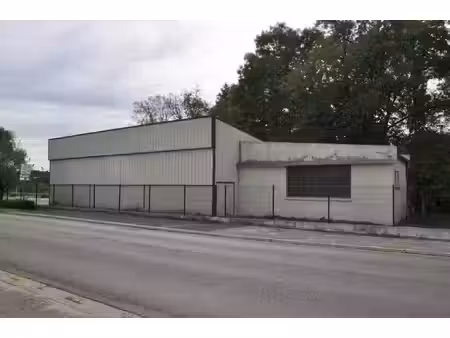 bel ensemble de bâtiments industriels proche centre-ville  i