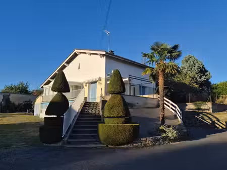 maison traditionnelle sur sous sol
