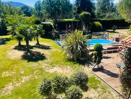 magnifique maison familiale avec piscine  sauna et vaste ter