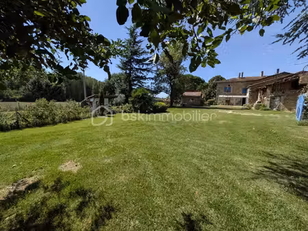 exclusivité – ancien corps de ferme sur 2 hectares 98 a 39 ca avec dépendances  verger et 