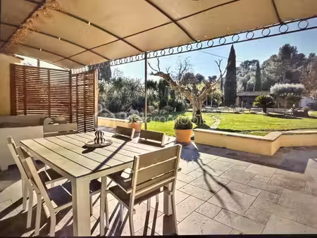 magnifique maison meublée de plain-pied avec piscine  jacuzzi et jardin arboré 'domaine de