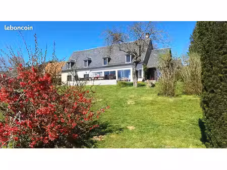 propriété de caractère 300m² avec étang privé 1.68 hectares gîte indépendant