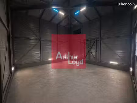 local d'activite 482 m² aulnat