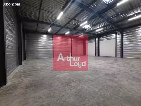 local d'activite 696 m² lezoux