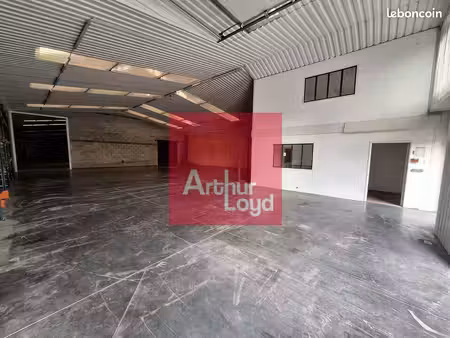 local d'activite 1000 m² riom