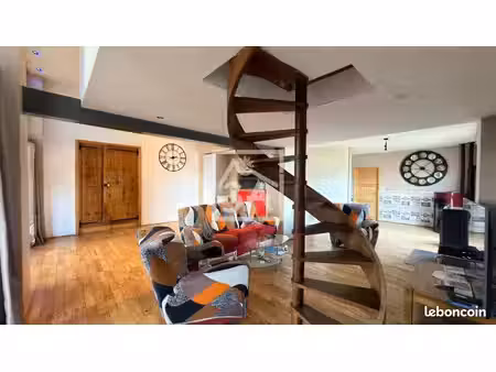 maison 6 pièces 203 m²