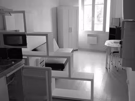 riom-studio-meublé-20m² 417+50 euros+2double fenêtres double vitrages