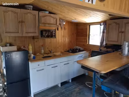 chalet autonome sur 2500m2 de terrain entièrement clôturé