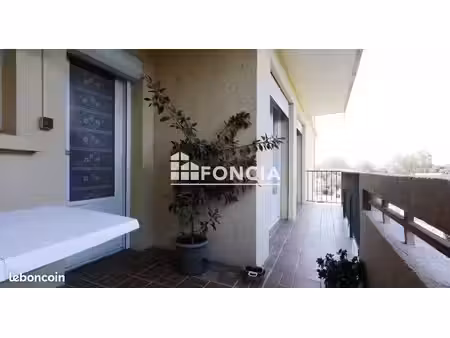 appartement avec locataire en place- 5 pièces de 100 m² avec balcon  cave et parking