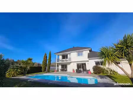 maison 4 chambres avec double garage et piscine