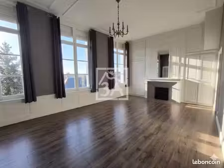 maison 9 pièces 262 m²